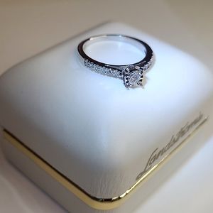 Women's Elegant Dimond ring 14k white ring SI